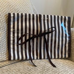 HENRI BENDEL ICONIC CHOCOLATE BROWN STRIPE Makeup Jewelry Travel bag NWOT 1895